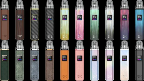 OXVA XLIM PRO 小蠻牛電子煙主機顏色全合集，展示 20 款不同材質（拉絲金屬、碳纖維、皮革、布紋）與配色的 30W pod kit 變體